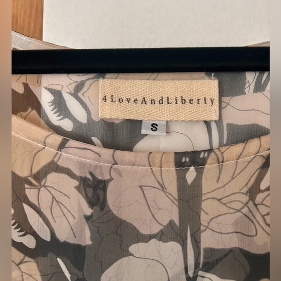 Love & Liberty 100% silk top size small - Picture 2 of 4
